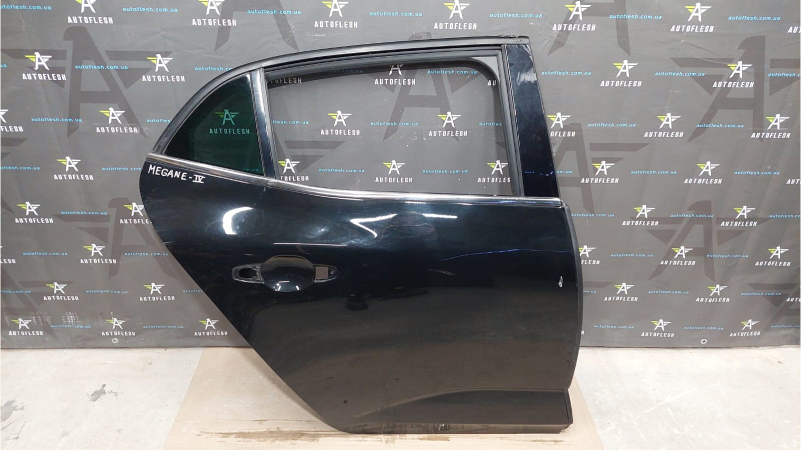 Дверь задняя правая 821001172R Renault Megane 4 хэтчбек бу Дверь задняя правая 821001172R Renault Megane 4 хэтчбек бу